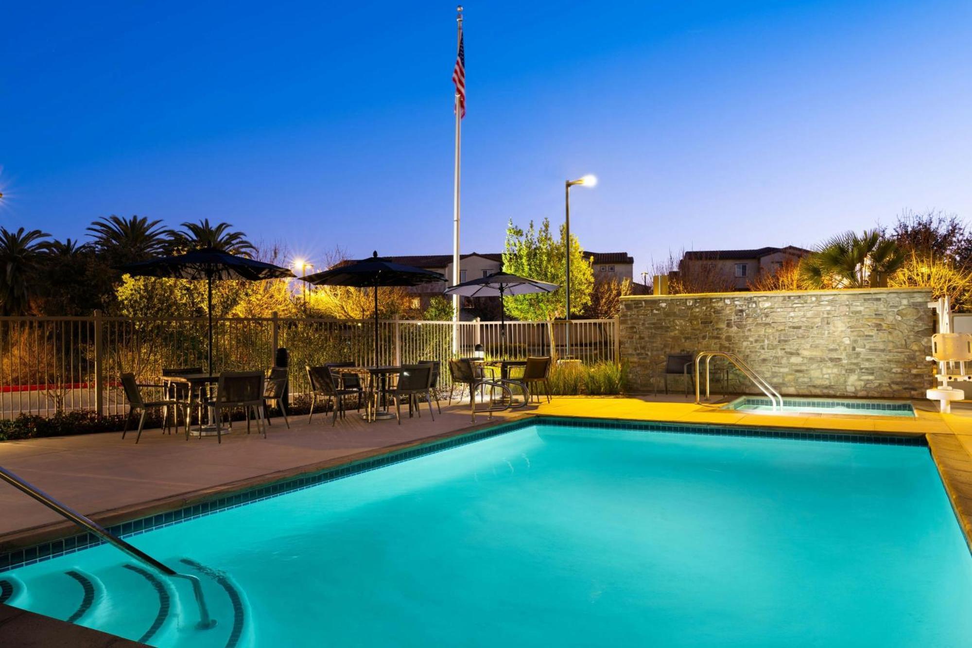 Courtyard By Marriott Sunnyvale Silicon Valley Екстер'єр фото